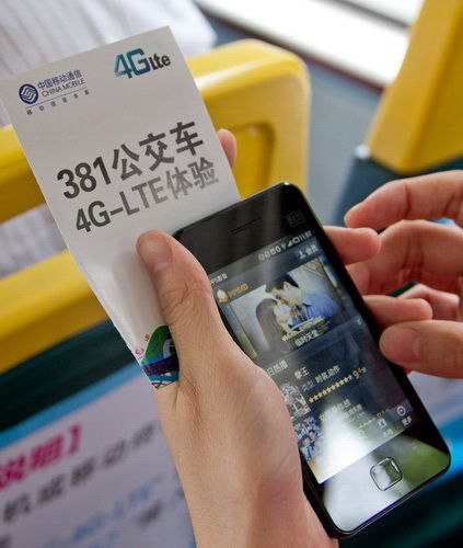 在廣州381路公交車上可用手機可體驗TD-LTE轉換的WIFI信號