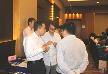 演講結束后 在會場內交流