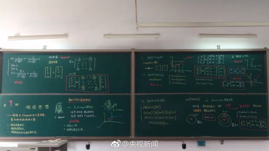 微波領域國家級教學名師梁昌洪教授 數十年堅持手寫板書帶漫畫插圖 課堂座無虛席